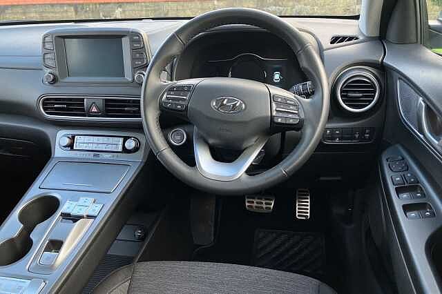 Hyundai Kona SE